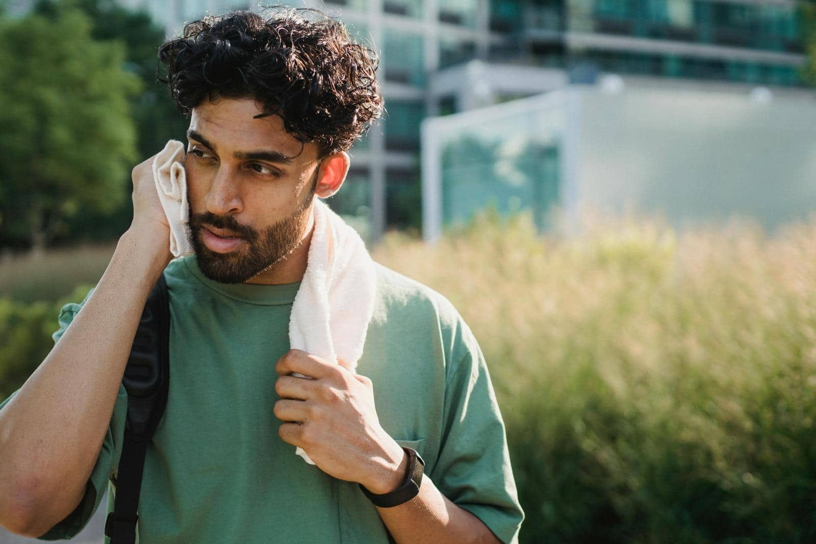 Summer Fatigue: गर्मी में बिना काम किए भी क्यों लगती है थकान? डॉक्टर ने बताया असली कारण