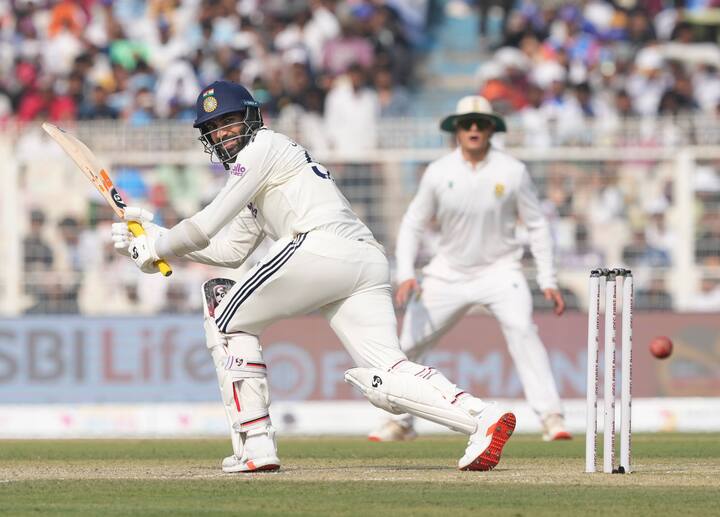 আইপিএলের পরে ভারতীয় দল এক টেস্টে আফগানিস্তানের মুখোমুখি হবে। সেটি বিশ্ব টেস্ট চ্যাম্পিয়নশিপের অঙ্গ নয়, তাই ওই ম্যাচে বুমরাকে বিশ্রাম দেওয়া হলেও হতে পারে।