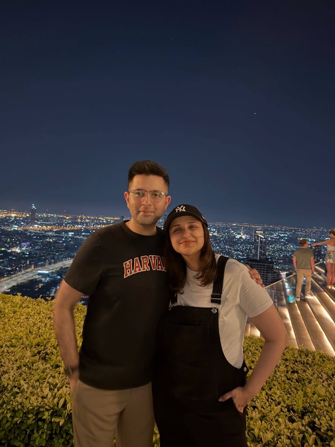 Parineeti's brother Shivang introduced her to Raghav Chadha. While mentioning her first meeting with Raghav in one of her media interviews, Parineeti had said that when she met Raghav, she shook hands and said - Hello, I am Parineeti Chopra, my brother is a big fan of yours.