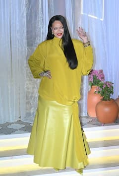 फेंटी ब्यूटी लॉन्च में छाईं पॉप स्टार रिहाना, जाह्नवी कपूर का भी दिखा ग्लैमरस अंदाज, देखें फोटोज