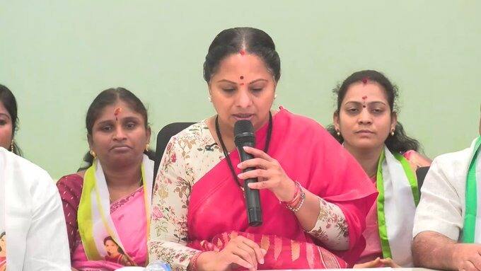 గతంలో కన్నా మేకప్ తగ్గించి.. నేచురల్ లుక్ కి ఎక్కువ ప్రాధాన్యత ఇస్తున్నారు