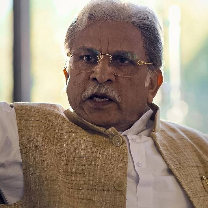 'दिग्दर्शकाने कट म्हटले तरीही ते थांबत नाही', अशी माहिती अन्नू कपूर यांनी दिली.