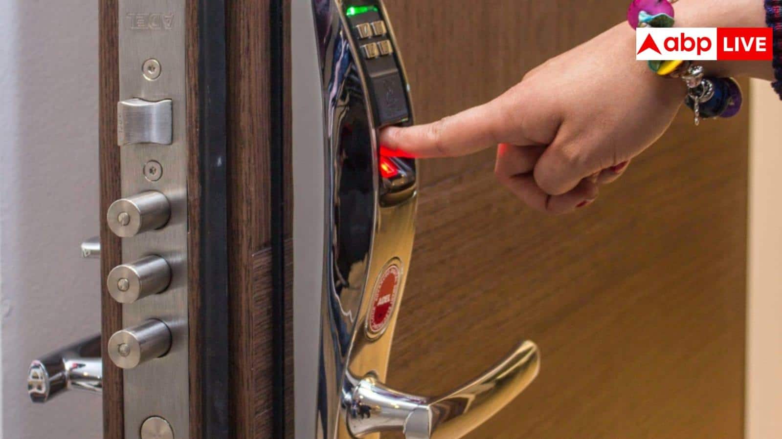Smart home security gadgets: घर में अकेली रहती हैं आप तो आज ही लगवाएं ये स्मार्ट गैजेट्स, बिना इजाजत कोई नहीं कर पाएगा एंटर