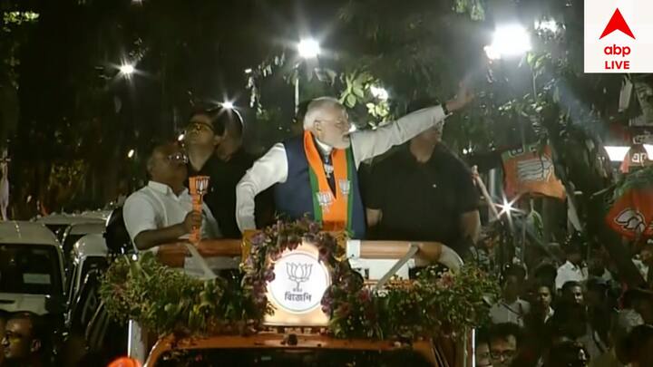বিডন স্ট্রিট থেকে শুরু হয়ে বি কে পাল অ্য়াভেনিউ হয়ে শোভাবাজার মেট্রো হয়ে রোড শো করেন প্রধানমন্ত্রী নরেন্দ্র মোদি।