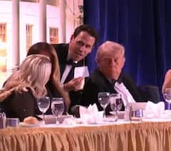 Donald Trump News: धाड धाड...गोळीबार होताच डोनाल्ड ट्रम्प खाली बसले, हॉटेलमधून निघताना खाली पडले, नेमकं काय घडलं?, PHOTO