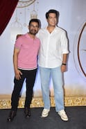 'एक दिन की महफिल' में गर्लफ्रेंड संग पहुंचे आमिर खान, साई पल्लवी-जुनैद के बीच दिखी केमिस्ट्री, देखिए तस्वीरें