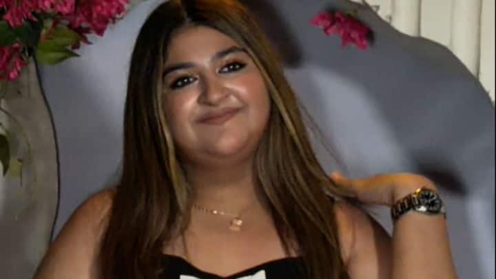 Mishka, daughter of Mohit Kamboj, was also spotted at Vedant Mahajan’s MVM party, smiling and posing for the paparazzi in a casual look featuring blue jeans paired with a sleeveless top.