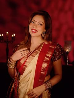 Mumnmun Datta: मोकळे केस, कपाळावर टिकली अन् लाल लिपस्टिक; जेठालालच्या लाडक्या बबिताजींच्या साडीतल्या अदांवर सारेच फिदा