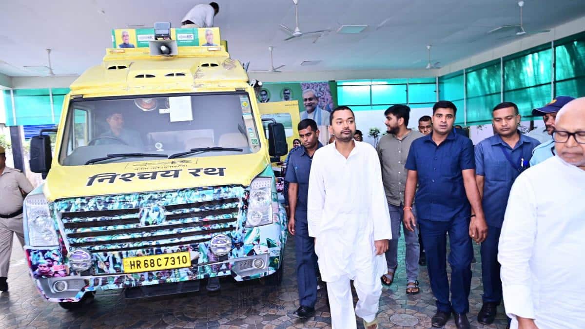 PHOTOS: बिहार यात्रा के लिए फुल ऐक्शन में निशांत कुमार, हाईटेक रथ तैयार, क्या-क्या सुविधा है?