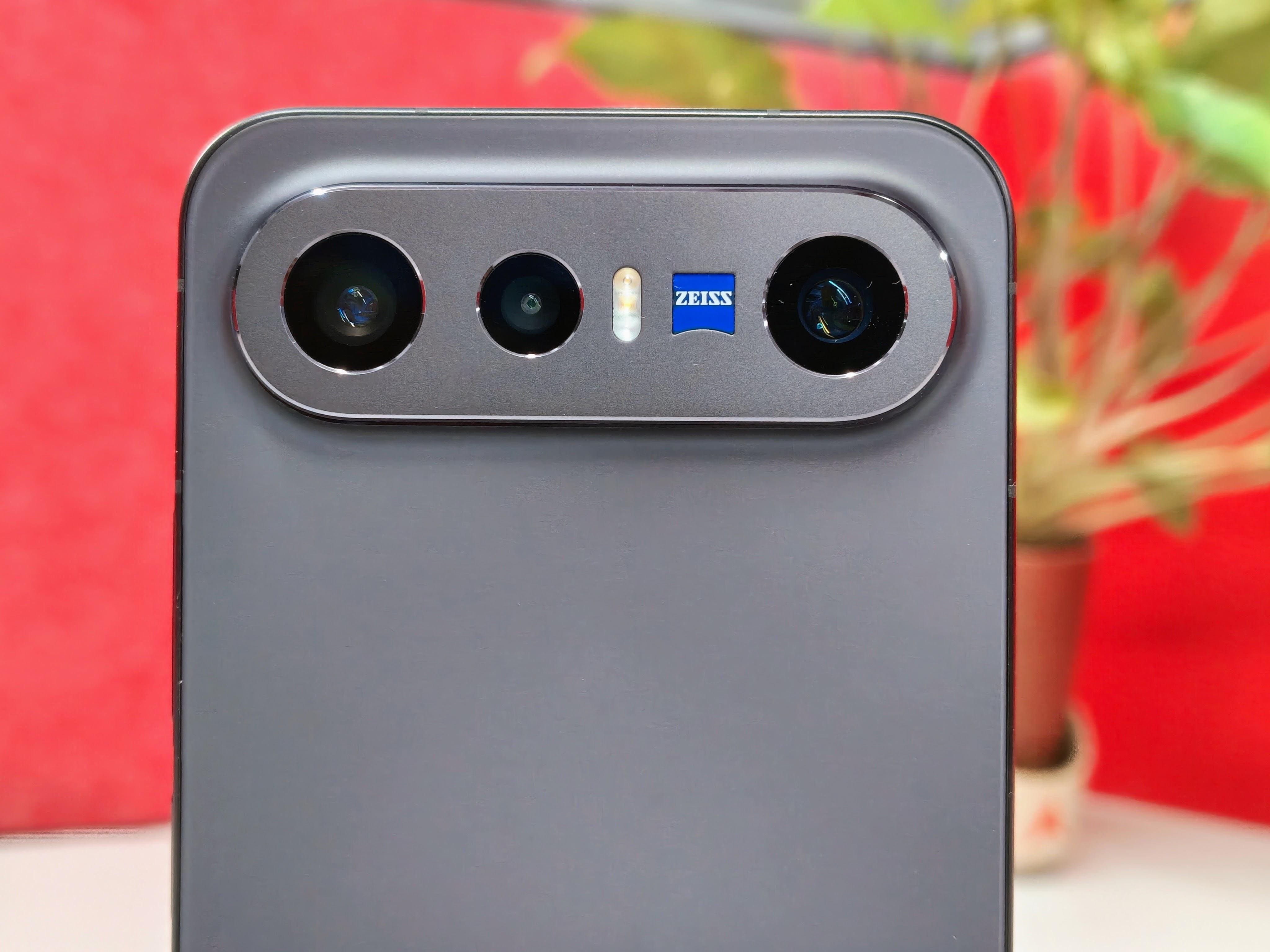 Vivo X300 FE In For Review: Easier To Hold, Snappier To Shoot, Cooler To Gawk At