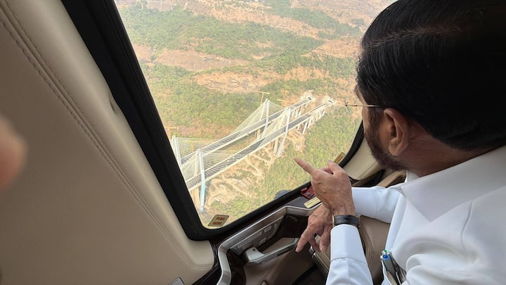 यामुळे नेहमीच्या वेळापेक्षा मुंबई-पुणे प्रवासासाठी अर्धा तास कमी लागणार आहे.