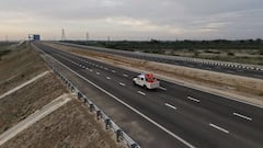 Photos: 594km का सफर केवल 6 घंटे में, यूपी के 12 जिलों और 518 गांवों को जोड़ेगा Ganga Expressway
