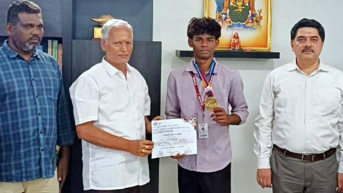 காஞ்சியிலிருந்து அஸ்ஸாம் வரை... கராத்தே மேடையில் தமிழக மாணவனின் அதிரடி வேட்டை! தங்கம் வென்ற மாஸ் கதை!