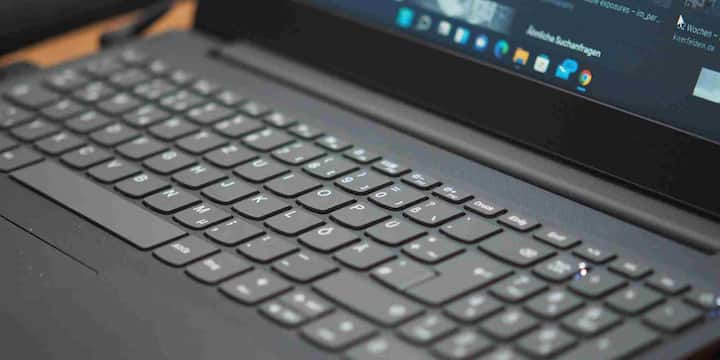 पहले Windows यूजर्स को एक और बड़ी दिक्कत का सामना करना पड़ता था. जब भी कोई अपडेट आता था तो पावर ऑप्शन में Update and Restart या Update and Shut Down ही दिखाई देता था. इससे कई बार जरूरी काम बीच में ही रुक जाता था.