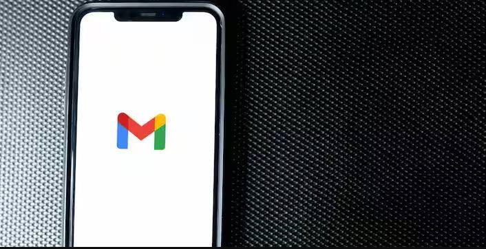 Gmail, Google Drive ਅਤੇ Google Photos ਇੱਕੋ ਸਟੋਰੇਜ ਸਿਸਟਮ 'ਤੇ ਚੱਲਦੇ ਹਨ। ਆਮ ਤੌਰ 'ਤੇ ਹਰੇਕ ਉਪਭੋਗਤਾ ਨੂੰ 15GB ਖਾਲੀ ਥਾਂ ਮਿਲਦੀ ਹੈ। ਜਦੋਂ ਇਹ ਸੀਮਾ ਪਾਰ ਹੋ ਜਾਂਦੀ ਹੈ ਤਾਂ ਨਵੀਆਂ ਈਮੇਲਾਂ ਆਉਣੀਆਂ ਬੰਦ ਹੋ ਸਕਦੀਆਂ ਹਨ, ਫਾਈਲ ਅਪਲੋਡ ਬਲੌਕ ਹੋ ਸਕਦੇ ਹਨ ਅਤੇ ਫੋਟੋ ਬੈਕਅੱਪ ਵੀ ਰੋਕੇ ਜਾ ਸਕਦੇ ਹਨ। ਜੇਕਰ ਤੁਸੀਂ ਪਹਿਲਾਂ ਹੀ ਬਹੁਤ ਜ਼ਿਆਦਾ ਡਾਟਾ ਸਟੋਰ ਕਰ ਲਿਆ ਹੈ ਤਾਂ ਇਸਨੂੰ ਡਿਲੀਟ ਕਰਨਾ ਮੁਸ਼ਕਲ ਹੁੰਦਾ ਹੈ।
