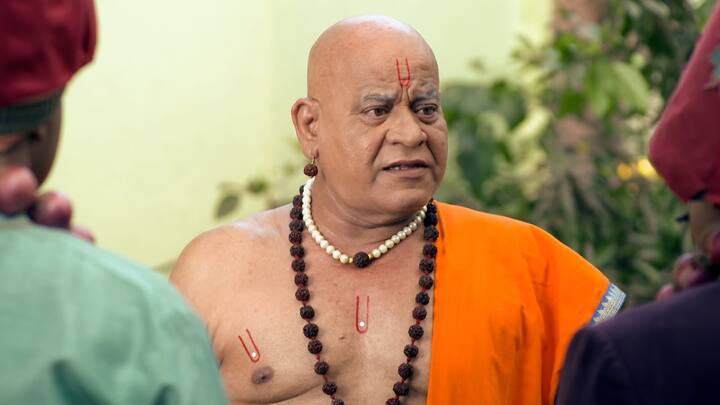एका अनयूज्युअल व्यक्तीशी तिची भेट होते. एक असा प्रवास सुरू होतो, जिथे भक्ती, नातं आणि देवत्व यांचा अर्थ नव्याने समोर येऊ लागतो.