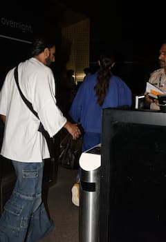 Deepika Padukon Spot on Mumbai Airport: दुसऱ्या प्रेग्नेंसीच्या घोषणेनंतर पहिल्यांदाच दीपिका एअरपोर्टवर SPOT; फुलासारखं जपताना दिसला रणवीर, PHOTOs