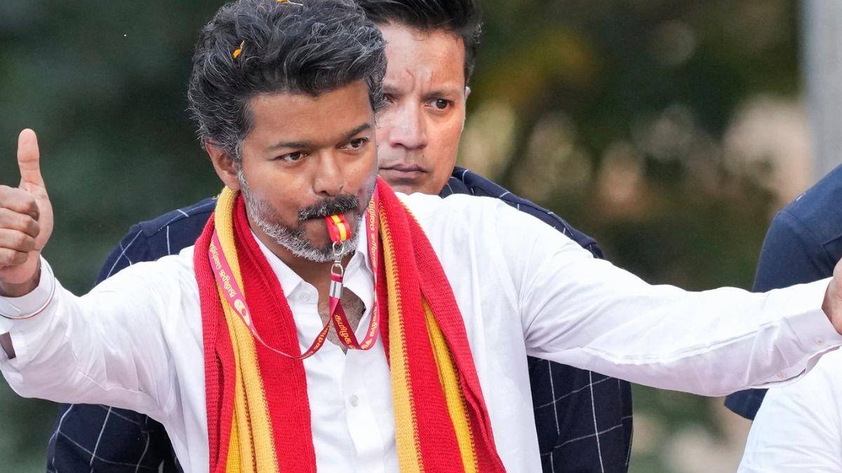 திருச்சியில் பின்னடையும் விஜய்.!  பெரம்பூரில் முன்னிலை.! லேட்டஸ்ட் அப்டேட் இதோ..