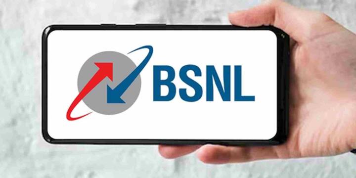 BSNL भी अपने सस्ते और भरोसेमंद प्लान्स के लिए जाना जाता है खासकर ग्रामीण इलाकों में इसका नेटवर्क काफी मजबूत माना जाता है. करीब 153 रुपये के प्लान में 28 दिनों की वैलिडिटी के साथ रोजाना 2GB डेटा और अनलिमिटेड कॉलिंग मिलती है. कुछ ऑफर्स में 199 रुपये के प्लान में रोजाना 3GB डेटा तक भी दिया जा रहा है जो ज्यादा डेटा इस्तेमाल करने वालों के लिए फायदेमंद हो सकता है.