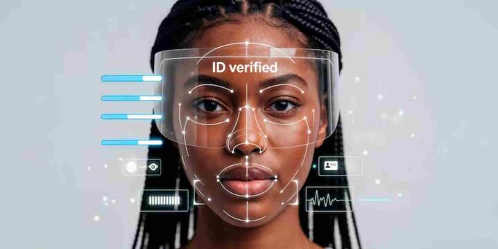 इसके मुकाबले, iPhone में इस्तेमाल होने वाला Face ID अलग तरह से काम करता है. इसमें 3D स्कैनिंग तकनीक का इस्तेमाल होता है जो चेहरे की गहराई, संरचना और कई अन्य पहलुओं को भी पहचानता है. इसी वजह से इसे ज्यादा सुरक्षित माना जाता है और सिर्फ फोटो दिखाकर इसे धोखा देना आसान नहीं होता.