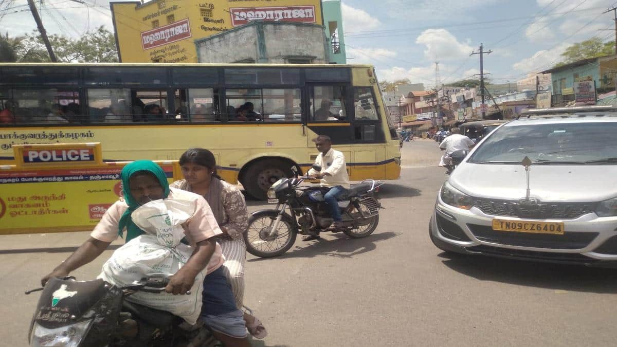 பயணிகள் வசதிக்காக வழித்தட மாற்றம் தேவை: தஞ்சை  கலெக்டருக்கு ஏஐடியுசி கோரிக்கை
