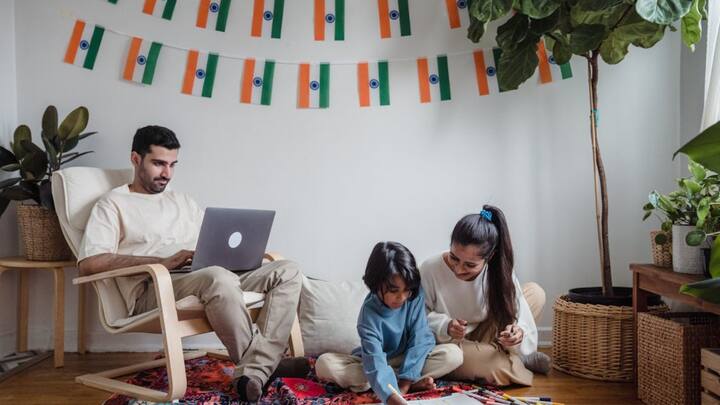 बच्चे सिर्फ न सुनकर ही नहीं बल्कि बड़ों के व्यवहार से भी सीमाएं समझते हैं. उन्हें पता चलता है कि हर किसी की अपनी जगह और भावनाएं होती है. इससे उनमें दूसरों के प्रति सम्मान की भावना विकसित होती है.