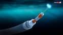 Submarine Cables: इंटरनेट की तारों को समुद्र में ही क्यों बिछाया जाता है, जानें पानी से क्यों नहीं होती ये खराब