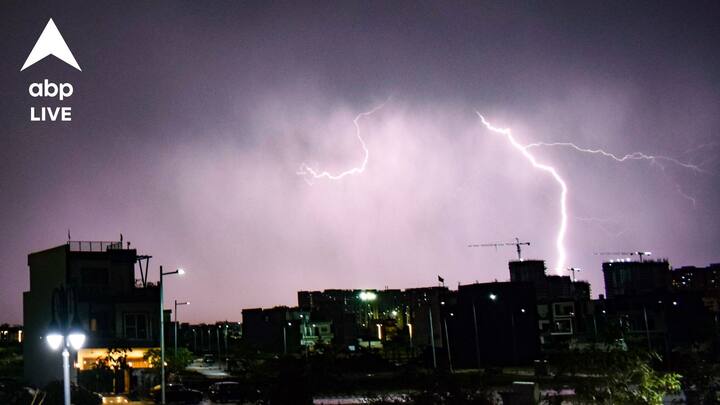 বজ্রপাতের সময় খোলা স্থান বর্জন করুন। খোলা মাঠ বা জলাশয়ে থাকবেন না। কংক্রিটের ছাদ বা পাকা বাড়িতে আশ্রয় নেওয়া সবচেয়ে নিরাপদ।
