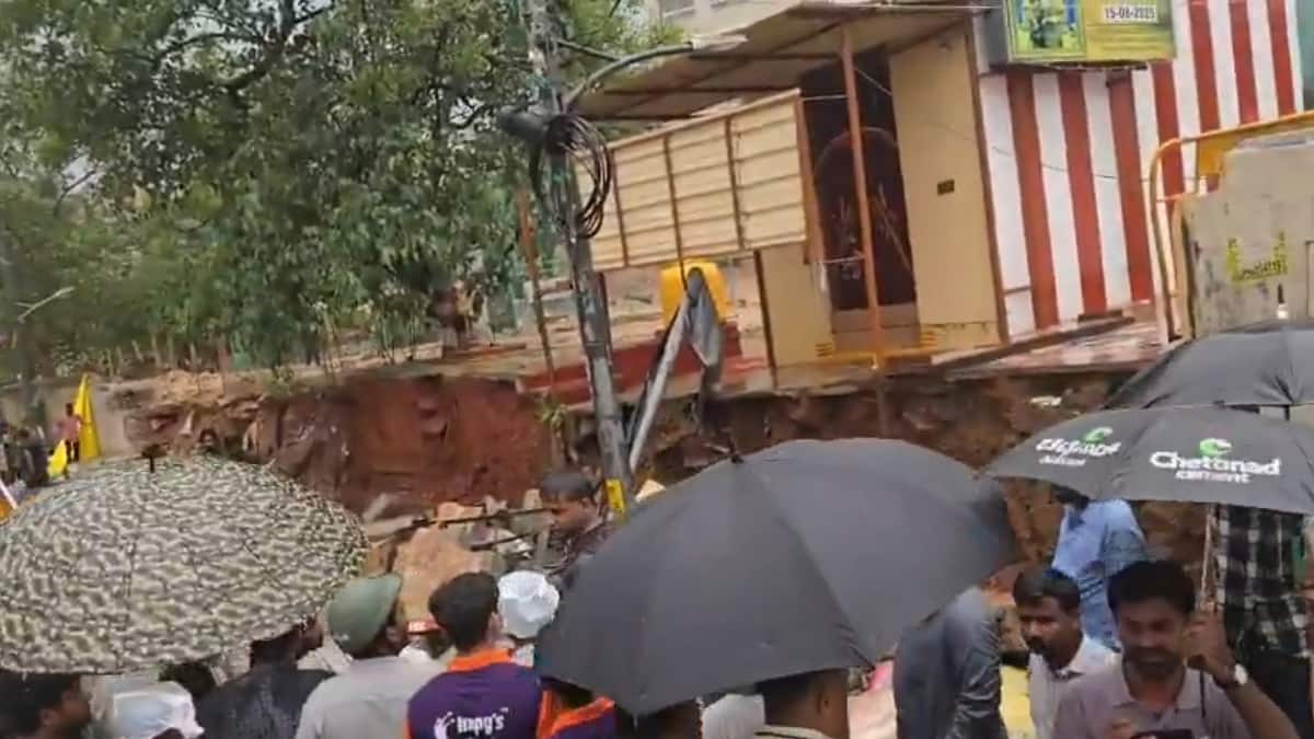 Bengaluru Weather: பெங்களூருவை உலுக்கிய கனமழை! தத்தளித்த சாலைகள்.. சிறுமி உட்பட 10 பேர் பலியான சோகம்..