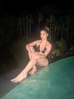 Raai Laxmi Photo: રાય લક્ષ્મીએ બ્લેક બિકીનીમાં પૂલ કિનારે આપ્યા બોલ્ડ પોઝ, જુઓ તસવીરો