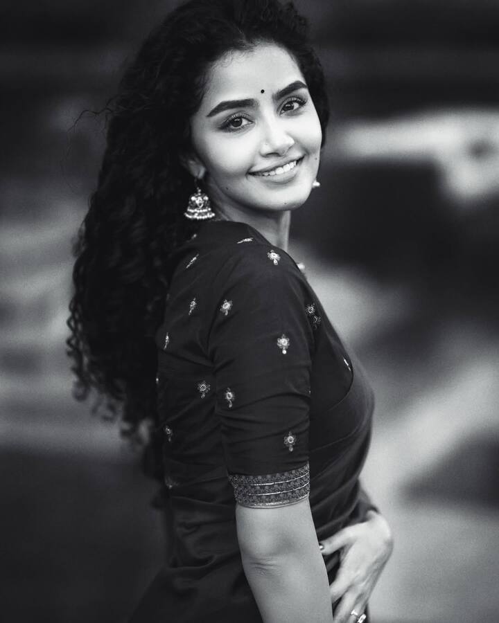 ఈ మూవీలో డింపుల్ హయాతీ, రోహిత్ పాఠక్ కూడా కీలక పాత్రలు పోషిస్తున్నారు... భోగి మూవీ 2026 ఆగష్టు 28న రిలీజ్ అవుతుంది