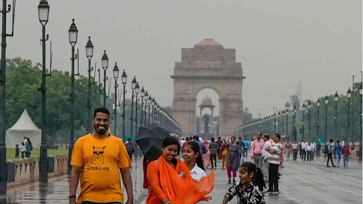 Delhi-NCR Gets Early May Relief As Clouds, Winds Bring Temperature Dip; IMD Issues Alert