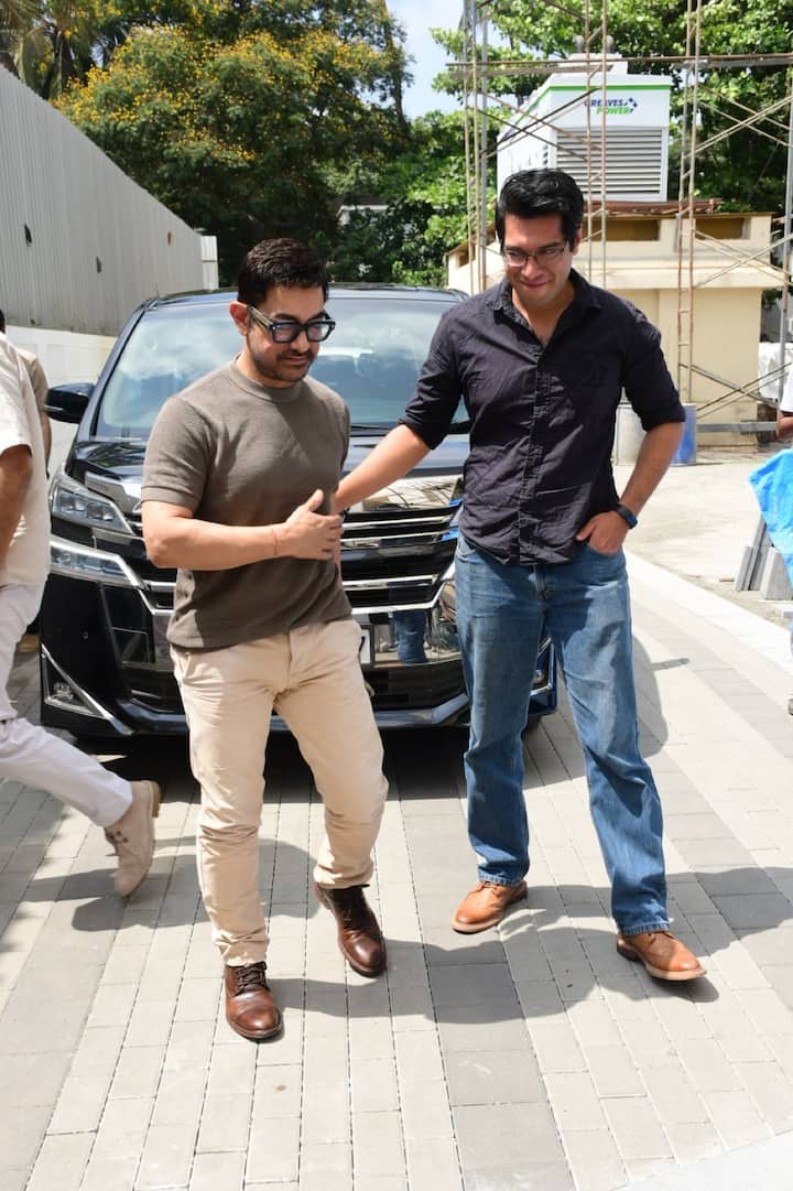 बता दें कि 'एक दिन' के डायरेक्टर सुनील पांडे हैं. वहीं, मंसूर खान, आमिर खान और अपर्णा पुरोहित फिल्म के प्रोड्यूसर हैं.