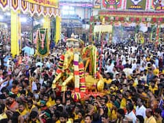 வைகை ஆற்றில் கள்ளழகர்.. லட்சக்கணக்காண பக்தர்கள் கோவிந்தா கோஷம் !
