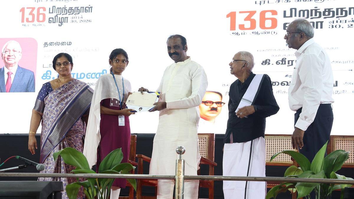 மானுடம் என்றால் என்ன? கவிஞர் வைரமுத்து சொல்லும் அர்த்தம்