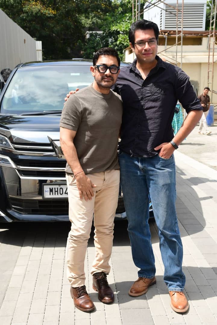 अब जुनैद खान फिल्म 'एक दिन' लेकर आए हैं, जिसमें उनकी जोड़ी साई पल्लवी के साथ बनी है. 'लवयापा' की असफलता के बाद जुनैद को अपनी इस फिल्म से काफी उम्मीदें हैं, लेकिन बॉक्स ऑफिस पर इसका बुरा हाल है.