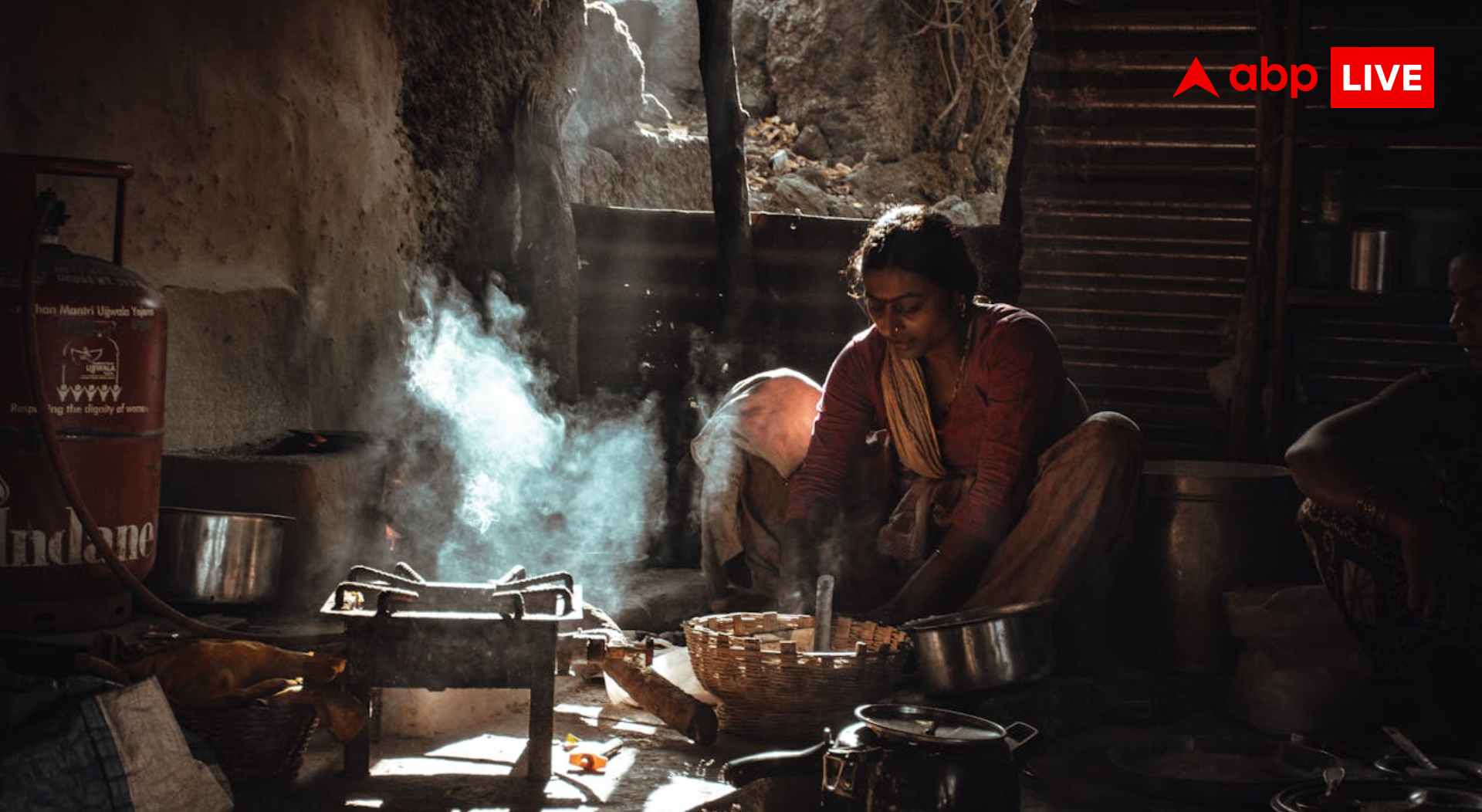 एक रसोई में बनता है गुजरात के इस गांव का खाना, जानें इससे कैसे खत्म हो रहा अकेलापन?