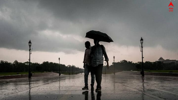 দক্ষিণবঙ্গে কালবৈশাখীর তাণ্ডব হতে পারে বেশ কিছু জেলাতে। দ্বিতীয় দফায় নির্বাচনের দিনের মতোই দুপুরের পর থেকে ঝড় বৃষ্টির সম্ভাবনা বেশি থাকবে।