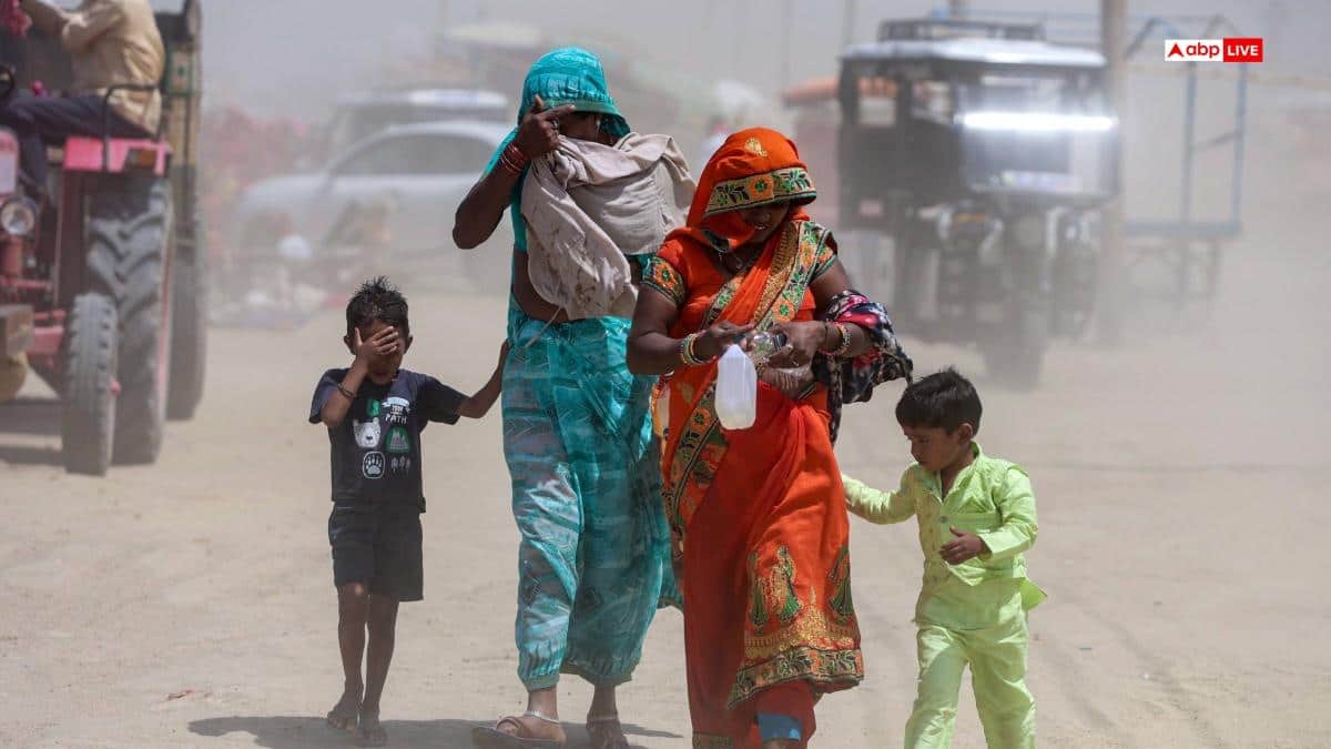 पटना में आंधी-बारिश ने मचाई तबाही, बापू टावर की उड़ी आधी दर्जन तांबे की प्लेट