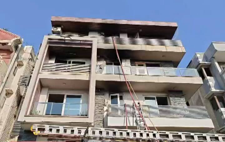 अधिकारियों ने बताया कि विवेक विहार फेज-1 में चार मंजिला इमारत में आग लगने की सूचना तड़के करीब तीन बजकर 48 मिनट पर मिली जिसके बाद पुलिस, दमकल और आपदा प्रबंधन दल मौके पर पहुंचे.