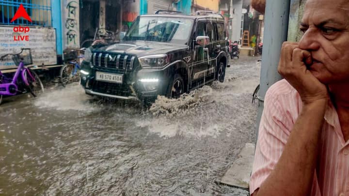 মঙ্গলবারও শহরে বজ্রবিদ্যুৎ-সহ বৃষ্টির পূর্বাভাস রয়েছে। তবে বিধানসভা নির্বাচনের গণনার দিন, অর্থাৎ সোমবার ঝড়বৃষ্টির দাপট থাকবে সবচেয়ে বেশি। কলকাতা সহ কিছু জেলায় কমলা সতর্কতা জারি করা হয়েছে। বজ্রবিদ্যুৎ-সহ বৃষ্টির সঙ্গে ঘণ্টায় ৫০ থেকে ৬০ কিলোমিটার বেগে ঝড় হতে পারে বলে জানা যাচ্ছে।