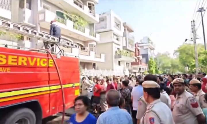 पुलिस ने बताया कि आग ने इमारत के कई फ्लैट को अपनी चपेट में ले लिया जिसके बाद बड़े पैमाने पर बचाव अभियान शुरू किया गया, आग लगने के कारणों का अभी पता नहीं चल पाया है. दिल्ली अग्निशमन सेवा (डीएफएस) ने बताया कि अलग-अलग मंजिलों से नौ शव बरामद किए गए.