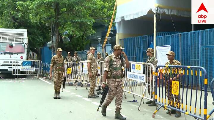 নির্বাচন কমিশনের তরফে নির্দেশ দেওয়া হয়েছে, প্রতিদিন সশরীরে স্ট্রংরুমে যেতে হবে জেলা নির্বাচনী আধিকারিক অর্থাৎ জেলাশাসক ও রিটার্নিং অফিসারকে।