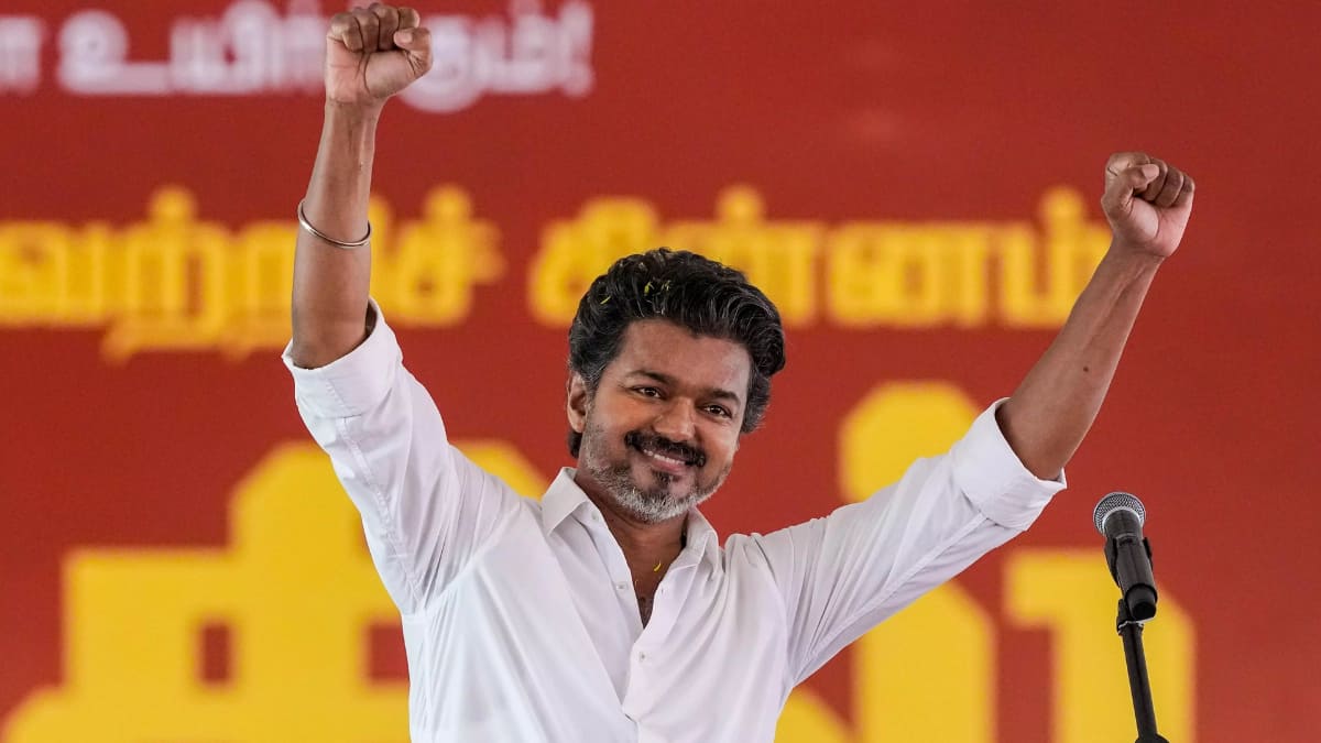TVK Vijay Victory: విజయ్ గెలుపులో తెలుగు మార్క్..! ఏపీ, తెలంగాణ మ్యానిఫెస్టోలతో TVK విజయం