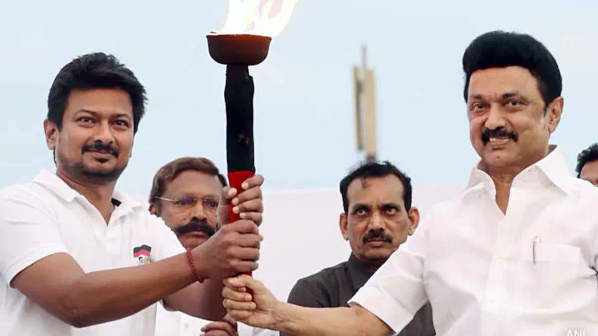 TN Election Results 2026: கொளத்தூரில் ஸ்டாலின், சேப்பாக்கத்தில் உதயநிதி பின்னடைவு.!  சென்னையில் கெத்து காட்டும் தவெக
