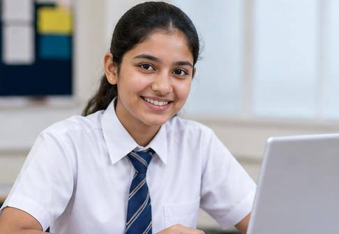 इस बोर्ड में इंग्लिश केवल एक विषय नहीं होती, बल्कि पढ़ाई का मुख्य माध्यम होती है. छात्र हर विषय को इंग्लिश में पढ़ते और समझते हैं, जिससे उनकी भाषा पर पकड़ अपने आप मजबूत हो जाती है.