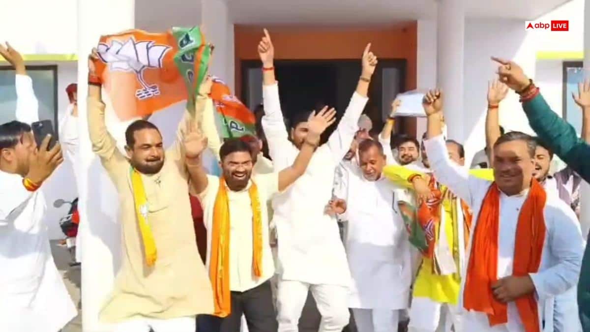 महोबा: तीन राज्यों में जीत पर BJP नेताओं ने मनाया जश्न, कहा- 'ये यूपी चुनाव का ट्रेलर...'