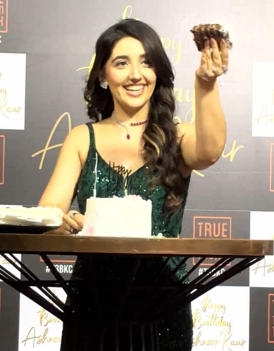 Ashnoor Kaur celebrated her 22nd birthday, everyone from Abhishek-Gaurav to Praneet More added to the glamor of the party.