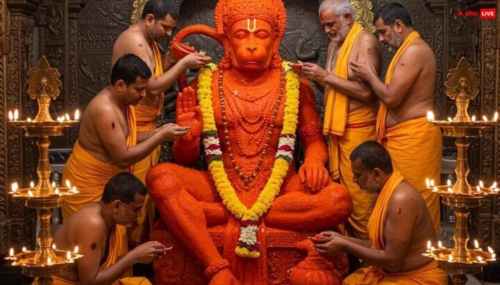 महिलाओं को हनुमानजी की पूजा में बजरंगबाण का पाठ नहीं करना चाहिए. ऐसा करना वर्जित माना जाता है. क्योंकि यह अत्यंत उग्र और शक्तिशाली माना जाता है. इसके अलावा सुंदरकांड, हनुमान चालीसा पाठ कर सकती हैं.