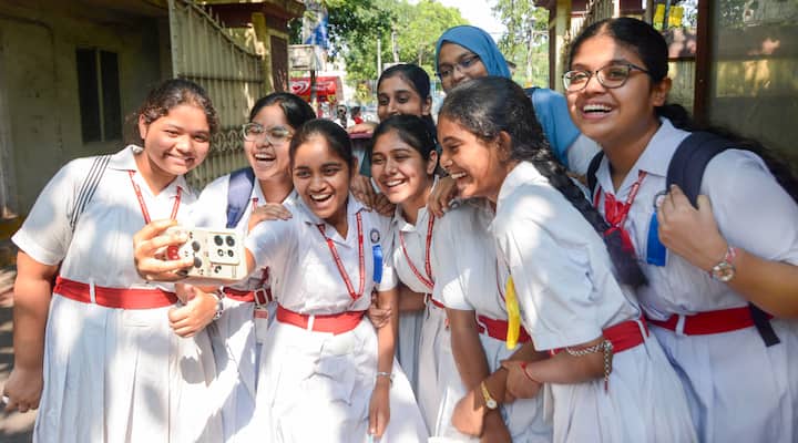 বিজ্ঞপ্তি প্রকাশ করেছে মধ্যশিক্ষা পর্ষদ। সরকারি ওয়েবসাইট ছাড়াও এবিপি আনন্দের ওয়েবসাইট থেকেও জানা যাবে রেজাল্ট।
